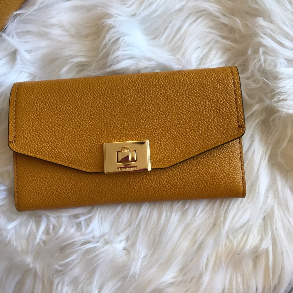 Michael Kors Cassie tote wallet & fur charm set - Picture 3 of 7